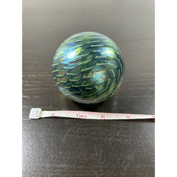VTG 1984 D+L Signed Iridescent Art Glass Paperweight Green Blue Pulled Feather - Picture 5 of 6